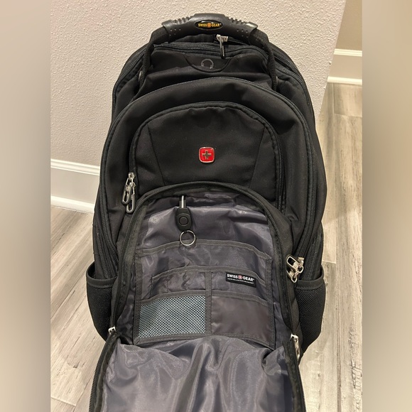 SWISSGEAR ScanSmart Backpack - Picture 2 of 8